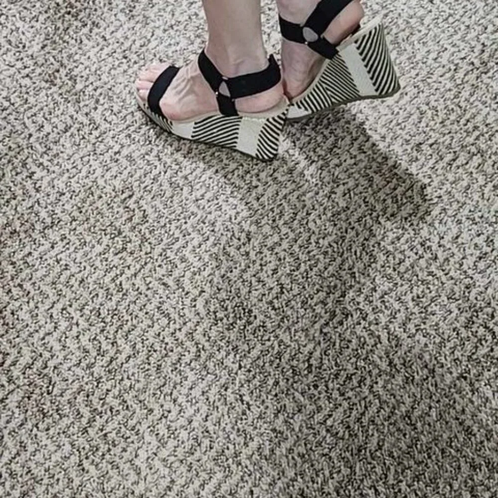 Anne Klein black and cream wedge sandals, like new, so cute sz 7.5 - Picture 4 of 5